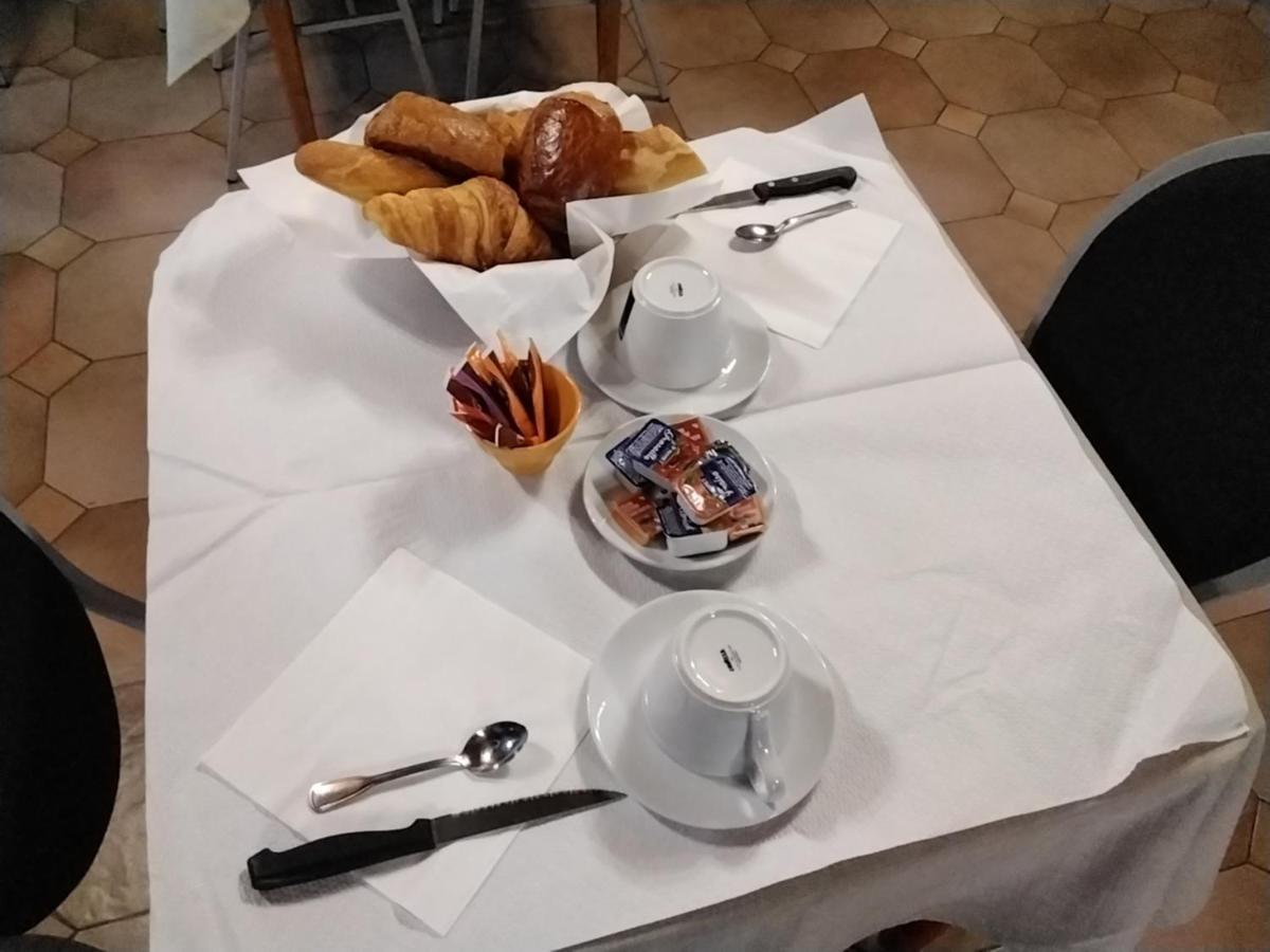 Hotel Le Relais Des Sites Faverolles  Esterno foto